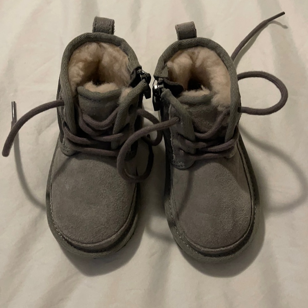 UGGS - Picture 6 of 16